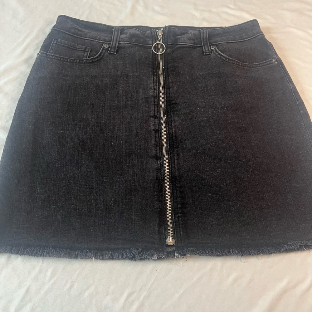 Arizona Jean Co Black Denim Mini Skirt Front Zip Raw Hem Size 11 Juniors